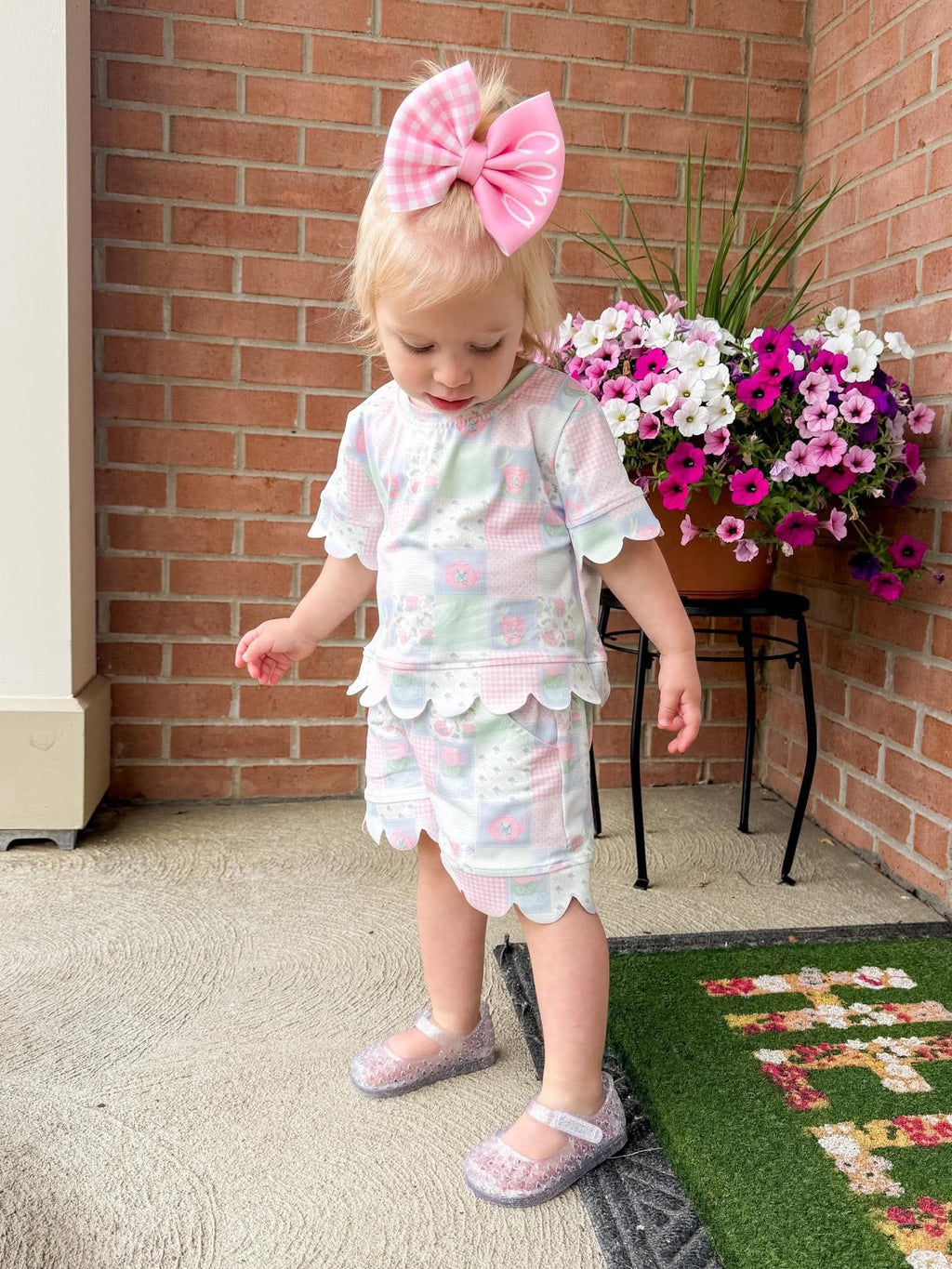 Pretty Patchwork Scalloped Set